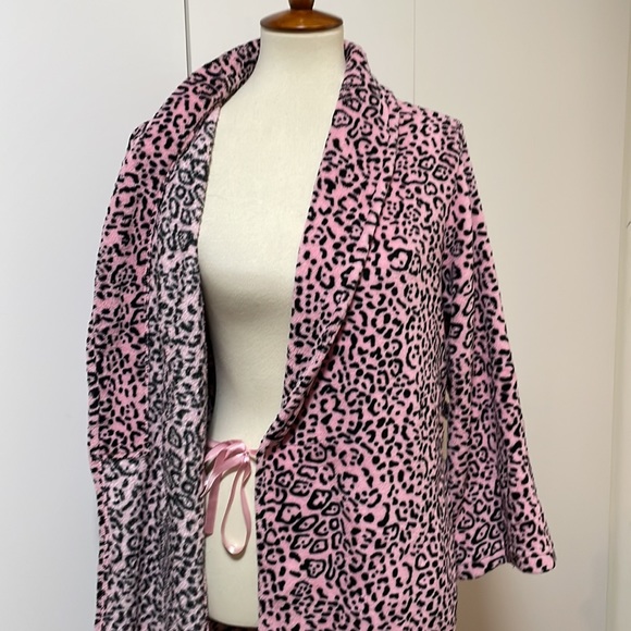 ULTA Bath Robe * Size Small * Pink and Black Animal Print - Picture 7 of 10